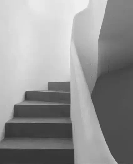 escadaria em preto e branco